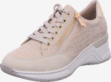 Baskets basses Rieker en beige : devant
