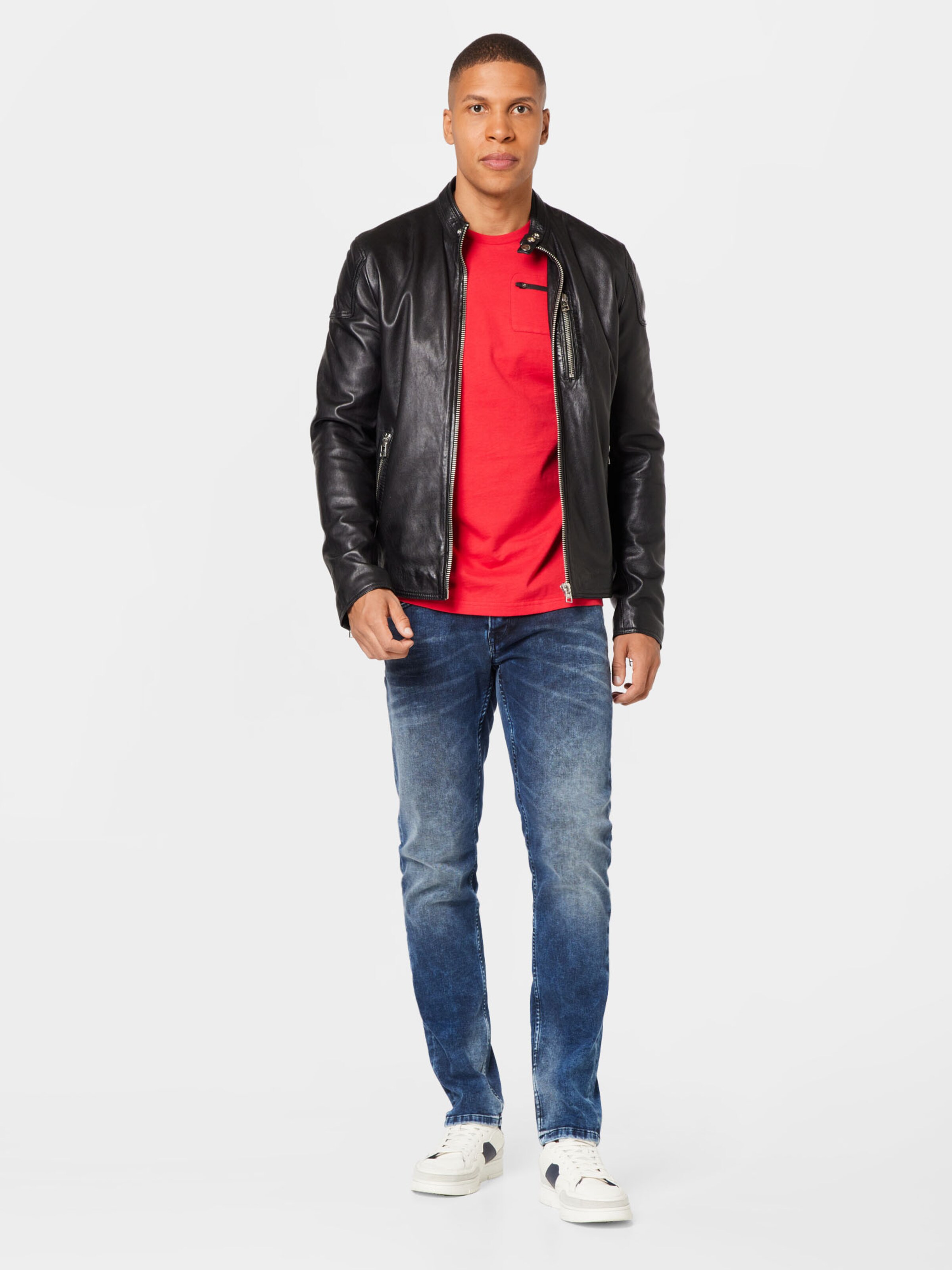 Männer Shirts 11 Degrees T-Shirt in Rot - WU54280 Männer Shirts 11 Degrees T-Shirt in Rot - WU54280