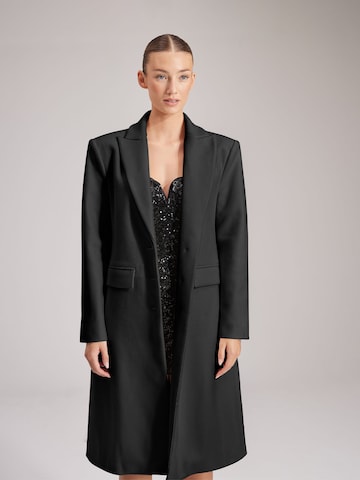 RÆRE by Lorena Rae Between-Seasons Coat 'Selena' in Black: front