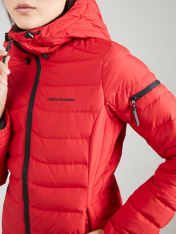 Veste de sport PEAK PERFORMANCE en rouge