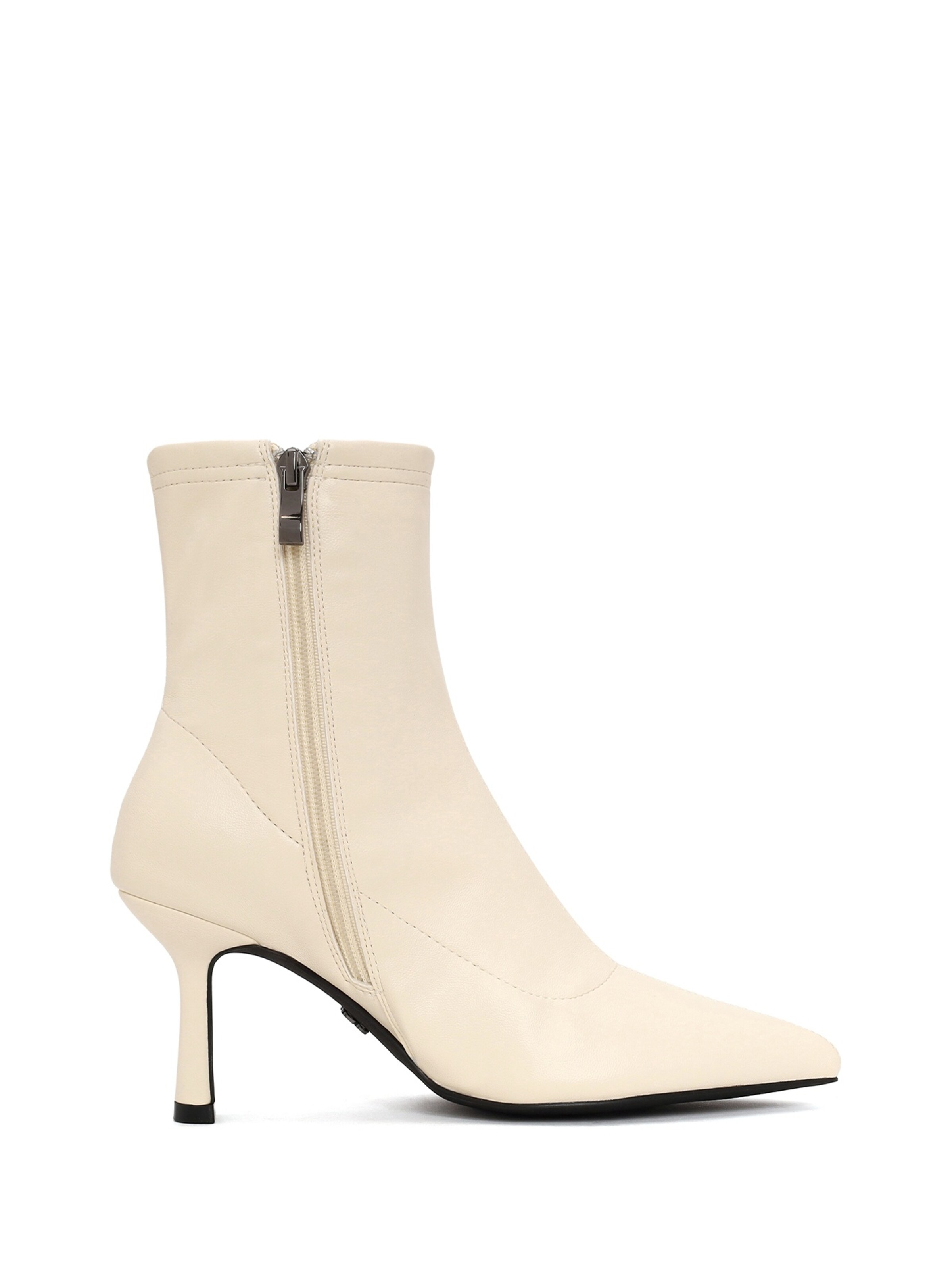 Botine de la Derimod pe bej