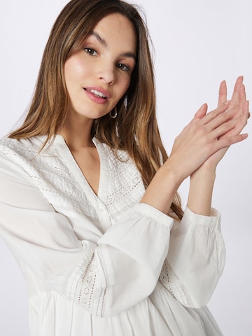 Robe-chemise 'Caren' ABOUT YOU en blanc