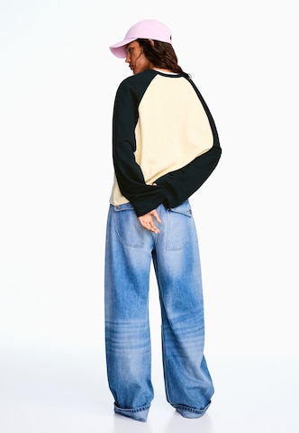Bershka Shirt in Geel
