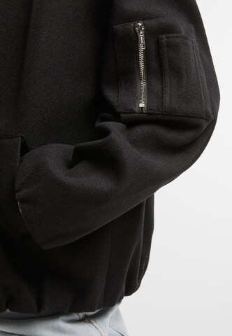 Urban Classics Übergangsjacke in Schwarz