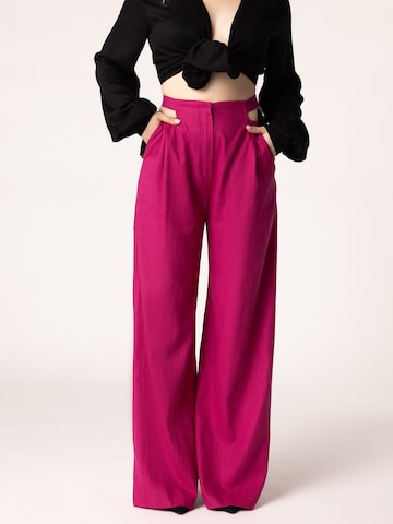 Loosefit Pantaloni di Laurella in lilla: frontale