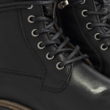 Travelin Lace-Up Boots 'Kvosted ' in Black