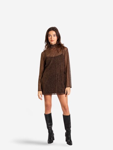Robe THE-ARE en or : devant