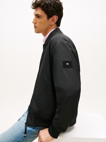 TOMMY HILFIGER Демисезонная куртка в Черный