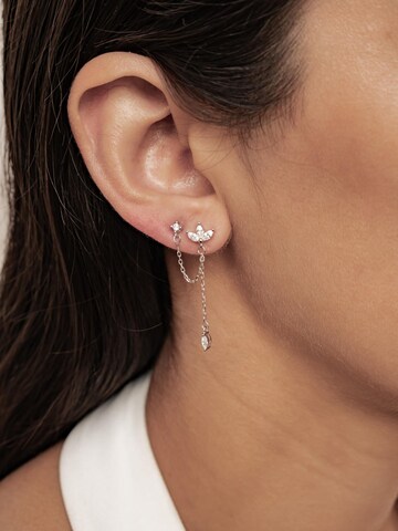 Orecchini 'Petal Chain Dangle' di Hey Happiness in argento: frontale