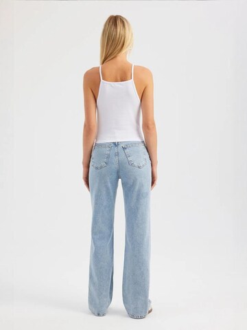 Hiccup Topp 'Tanktops & Camis', värv valge