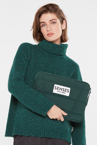 SENSES.THE LABEL Puffer Tablet Case in Grün: Vorderseite