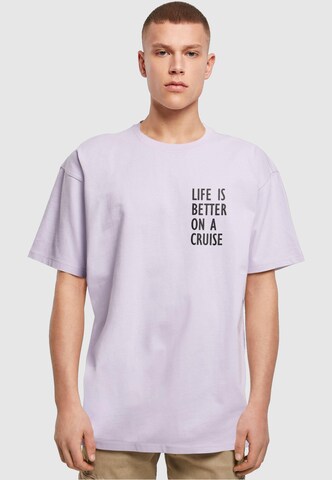 Merchcode Shirt 'Life Is Better' in Lila: voorkant
