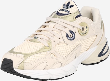 Sneaker bassa 'Astir' di ADIDAS ORIGINALS in beige: frontale