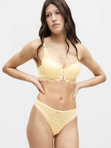 dzeltens Hunkemöller Stringu biksītes