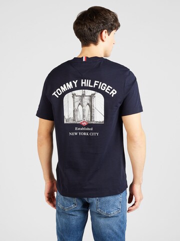 TOMMY HILFIGER T-shirt i blå: framsida