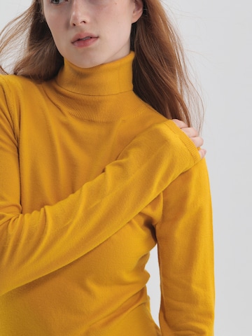 TorWeit Sweater 'Winter Layer Top' in Yellow