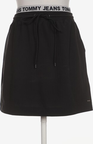 Tommy Jeans Skirt in S in Black: front