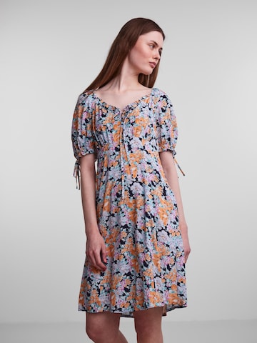 PIECES - Vestido de verano 'Semmy ' en azul: frente