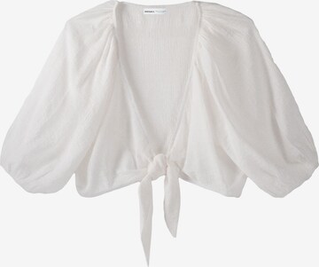 Bershka Blouse in Wit: voorkant