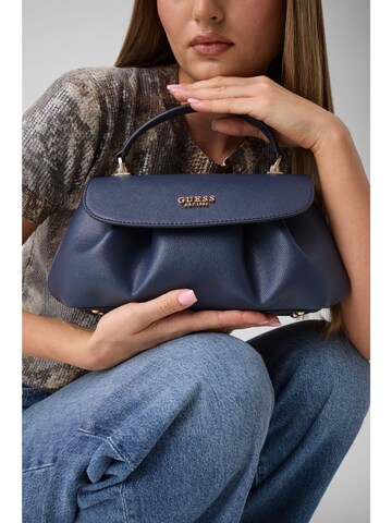 GUESS Handtasche 'Amorette' in Blau