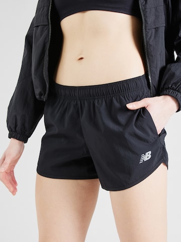 new balance Обычный Спортивные штаны 'Essentials' в Черный