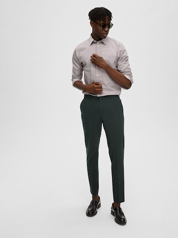 Coupe slim Pantalon à plis 'Elon' SELECTED HOMME en vert