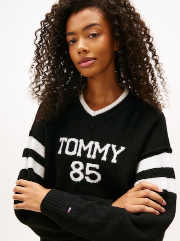 Tommy Jeans Pullover '85' i sort