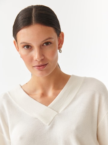 TATUUM Sweatshirt 'KASZMI' in White