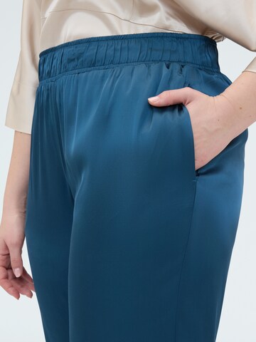 Fiorella Rubino - regular Pantalón en azul