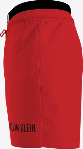 Calvin Klein Swimwear Badeshorts in Rot