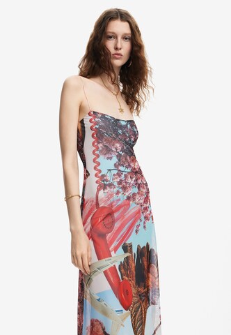 Robe d’été Desigual en mélange de couleurs