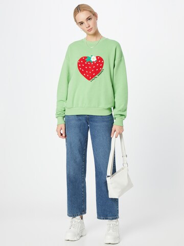 LOCAL HEROES Sweatshirt 'WILD STRAWBERRY' in Groen