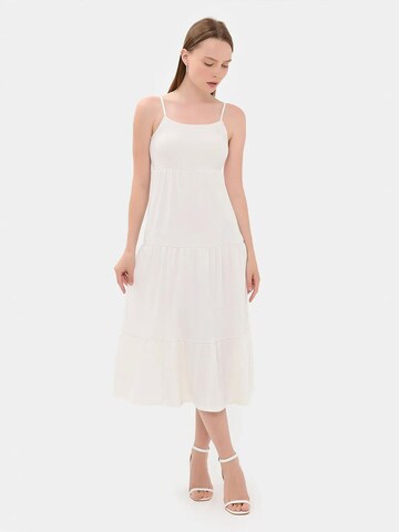 Abito estivo di Hiccup in bianco