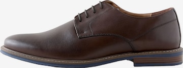 Next Nauhakengät värissä ruskea: etupuoli