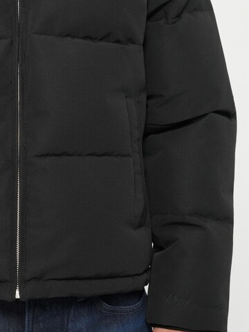 JACK & JONES Jacke 'JORINWOOD' in Schwarz