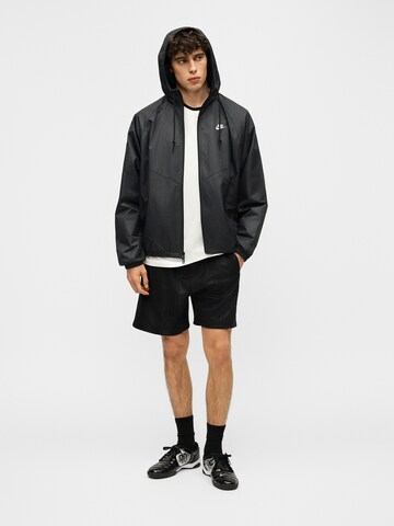 juoda Nike Sportswear Demisezoninė striukė