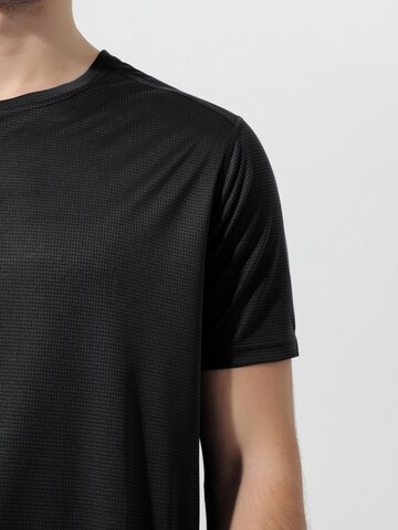 YOUTHUP Performance Shirt 'Feuchtleit' in Black