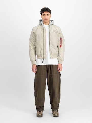 ALPHA INDUSTRIES Демисезонная куртка в Бежевый: спереди