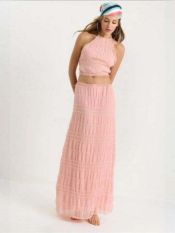 Completo pantalone di Bianco Lucci in rosa: frontale