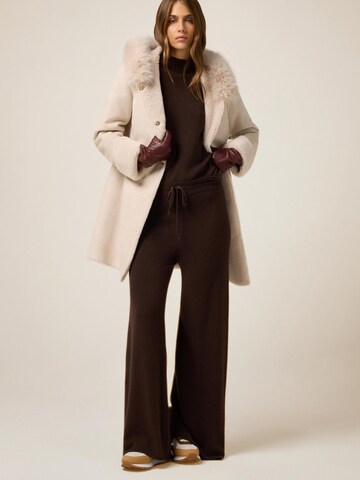 Cappotto invernale di oltre in beige