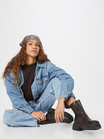 LEVI'S ® Overgangsjakke '90s Trucker' i blå