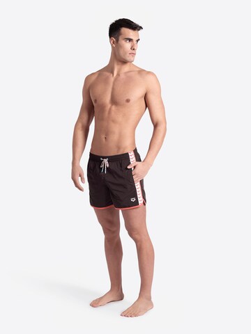ARENA Badshorts 'TEAM STRIPE' i brun