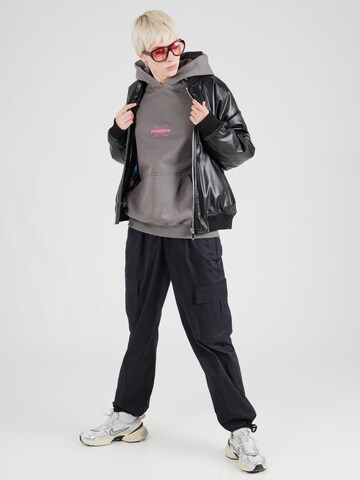 Sweat-shirt 'Belly' Pegador en gris