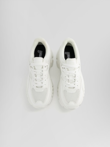 Bershka Sneakers in White