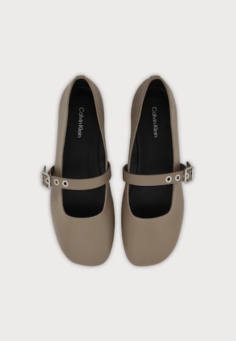 Calvin Klein Балерина с каишка в сиво: отгоре