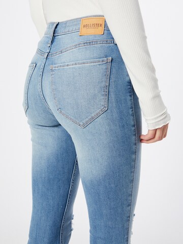 HOLLISTER Flared Jeans in Blau