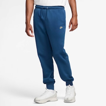 Nike Sportswear Tapered Byxa 'Club' i blå: framsida