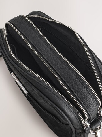 Next Τσάντα ώμου σε μαύρο