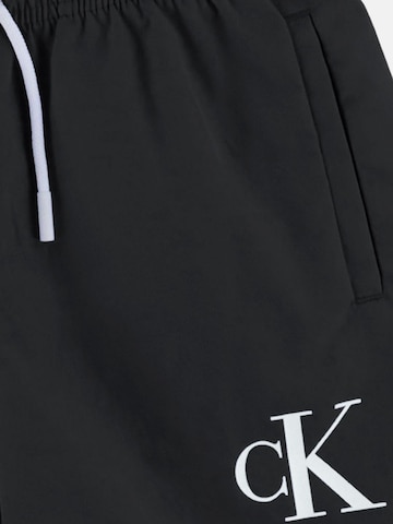 Shorts de bain 'MEDIUM DOUBLE WB' Calvin Klein Kids en noir