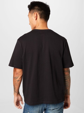 Tricou 'DEAN' de la Wax London pe negru